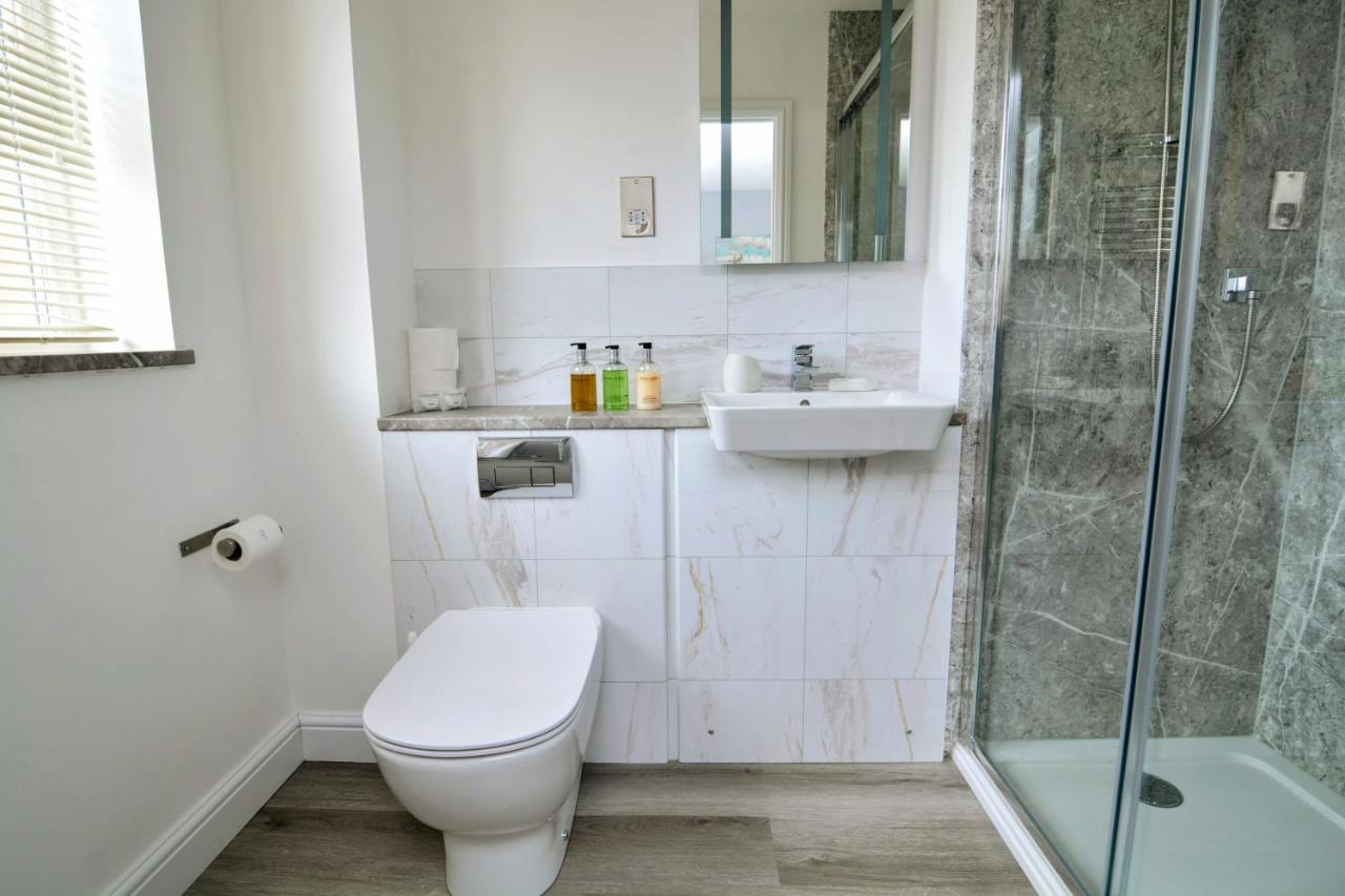 Modern And Spacious Home From Home 1 Mile From M1 - With Netflix, Prime Video, Ps5, Free Parking, Superfast Wifi, Bbq - Sleeps 11 - By Brightleap Apartments Milton Keynes Eksteriør billede