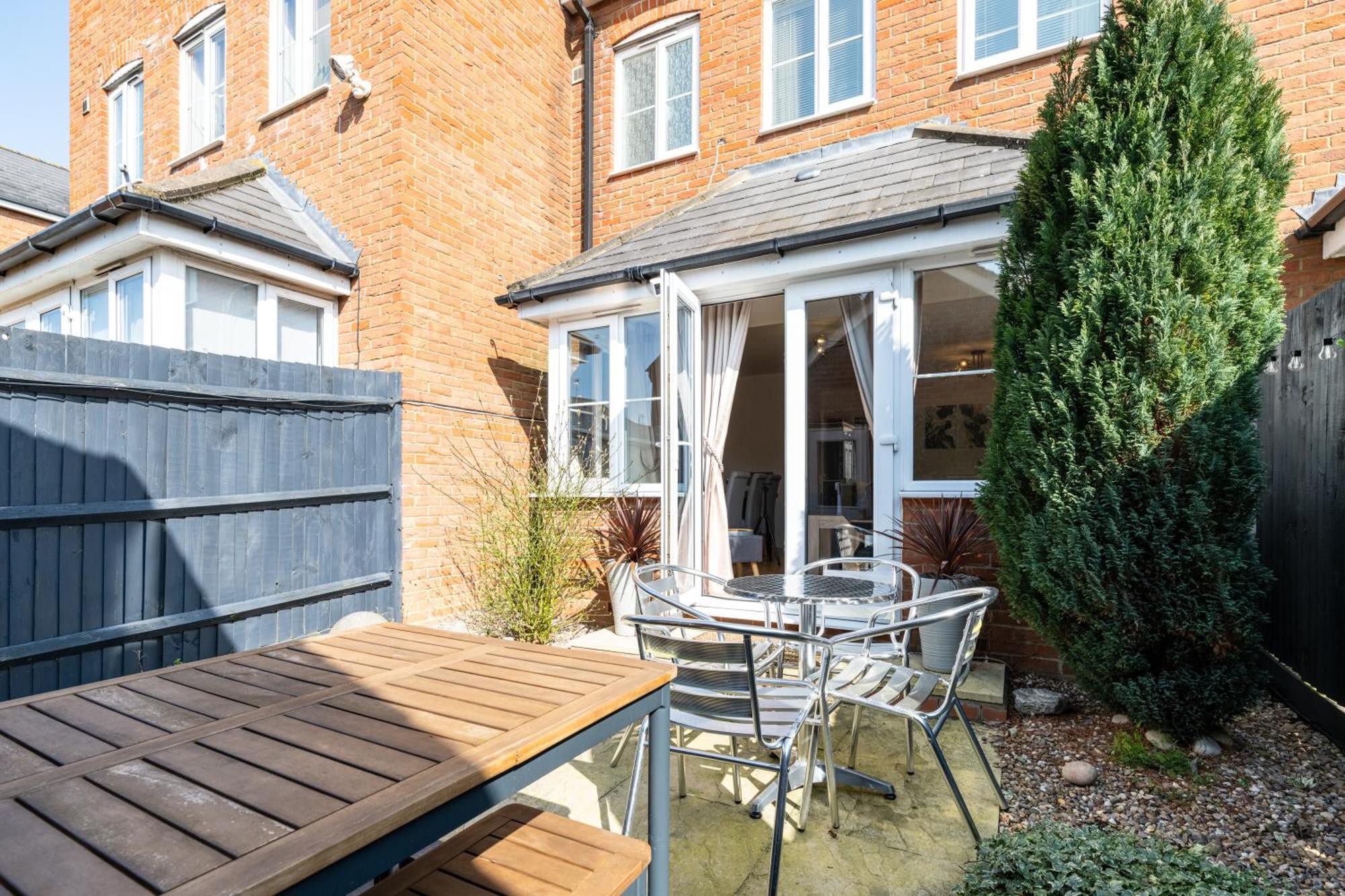Modern And Spacious Home From Home 1 Mile From M1 - With Netflix, Prime Video, Ps5, Free Parking, Superfast Wifi, Bbq - Sleeps 11 - By Brightleap Apartments Milton Keynes Eksteriør billede