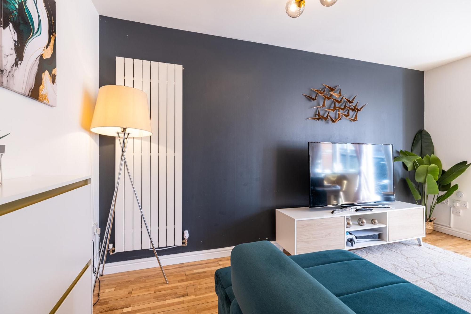 Modern And Spacious Home From Home 1 Mile From M1 - With Netflix, Prime Video, Ps5, Free Parking, Superfast Wifi, Bbq - Sleeps 11 - By Brightleap Apartments Milton Keynes Eksteriør billede