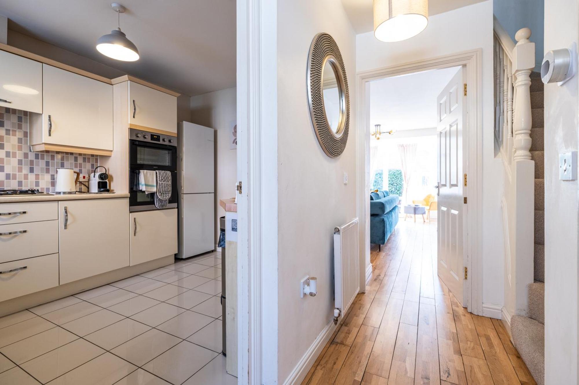 Modern And Spacious Home From Home 1 Mile From M1 - With Netflix, Prime Video, Ps5, Free Parking, Superfast Wifi, Bbq - Sleeps 11 - By Brightleap Apartments Milton Keynes Eksteriør billede