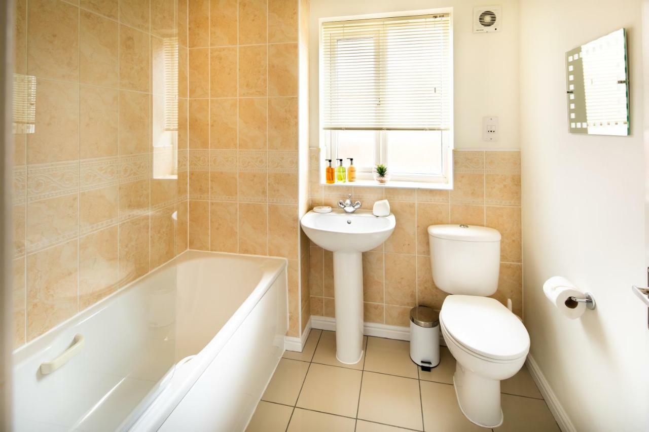 Modern And Spacious Home From Home 1 Mile From M1 - With Netflix, Prime Video, Ps5, Free Parking, Superfast Wifi, Bbq - Sleeps 11 - By Brightleap Apartments Milton Keynes Eksteriør billede