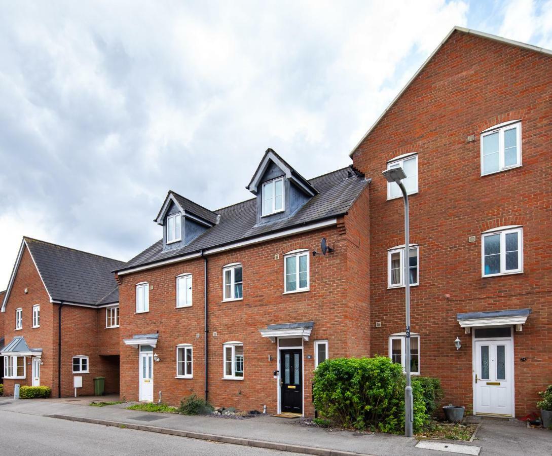 Modern And Spacious Home From Home 1 Mile From M1 - With Netflix, Prime Video, Ps5, Free Parking, Superfast Wifi, Bbq - Sleeps 11 - By Brightleap Apartments Milton Keynes Eksteriør billede