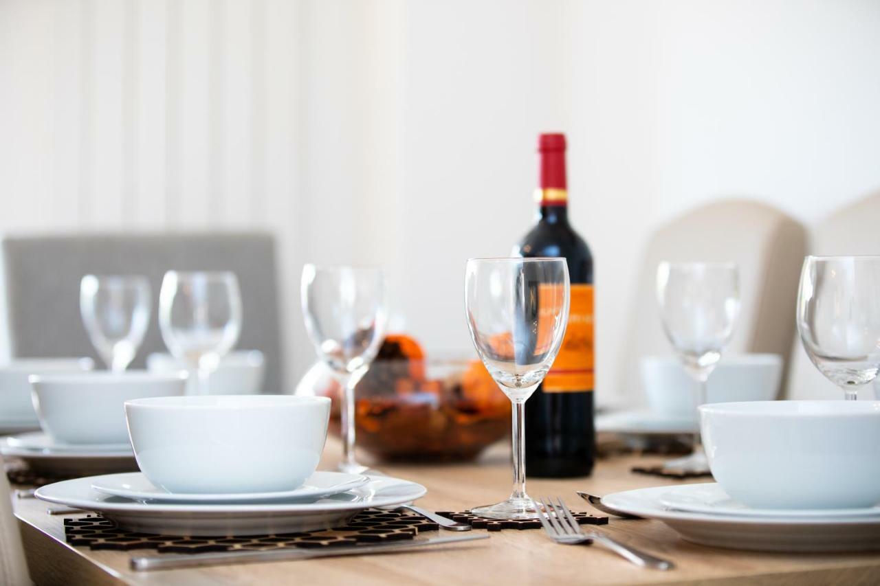 Modern And Spacious Home From Home 1 Mile From M1 - With Netflix, Prime Video, Ps5, Free Parking, Superfast Wifi, Bbq - Sleeps 11 - By Brightleap Apartments Milton Keynes Eksteriør billede