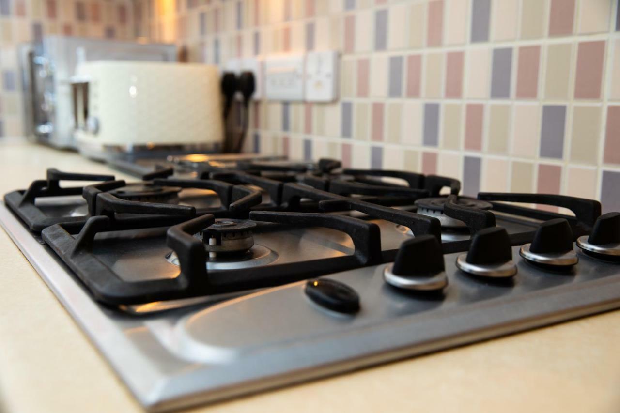 Modern And Spacious Home From Home 1 Mile From M1 - With Netflix, Prime Video, Ps5, Free Parking, Superfast Wifi, Bbq - Sleeps 11 - By Brightleap Apartments Milton Keynes Eksteriør billede