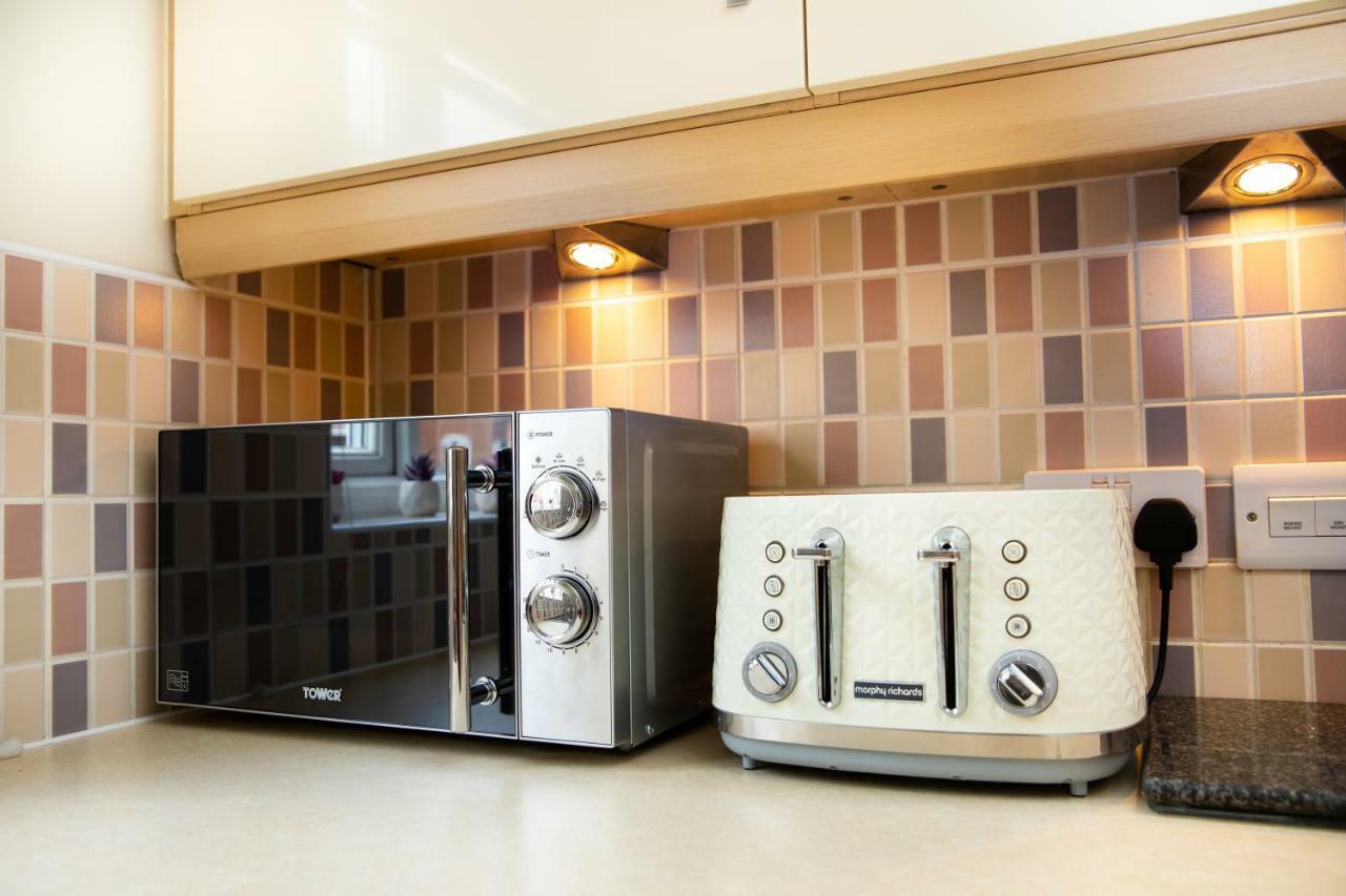 Modern And Spacious Home From Home 1 Mile From M1 - With Netflix, Prime Video, Ps5, Free Parking, Superfast Wifi, Bbq - Sleeps 11 - By Brightleap Apartments Milton Keynes Eksteriør billede