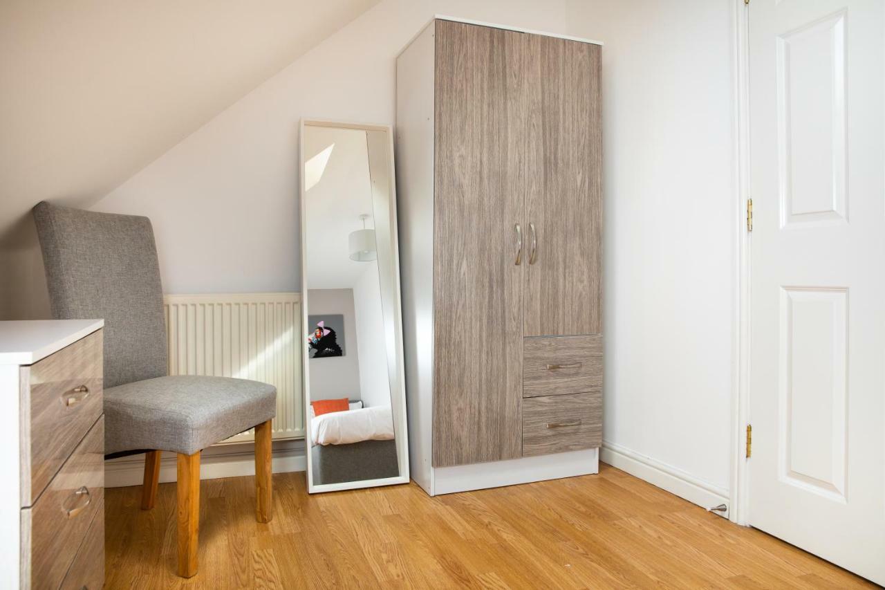 Modern And Spacious Home From Home 1 Mile From M1 - With Netflix, Prime Video, Ps5, Free Parking, Superfast Wifi, Bbq - Sleeps 11 - By Brightleap Apartments Milton Keynes Eksteriør billede